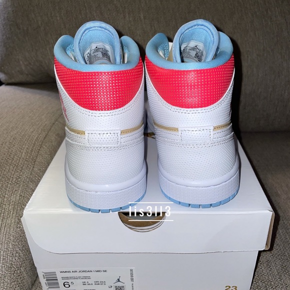 Air Jordn 1 Mid SE Sesame - Picture 4 of 9